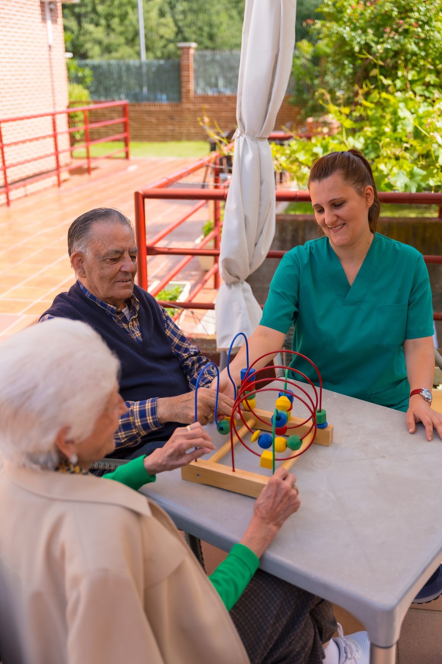 Structured activity program in a residential memory care community near The Woodlands.<br />
